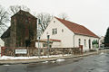 2009-März-Klosterdorf-Alter Kindergarten und Kirche.jpg