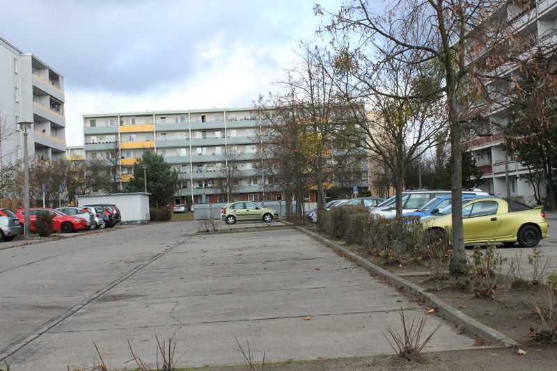 Datei:Otto-Grotewohl-Ring 3 Blick von der Hohensteiner Chausee 8168946326 70b4ba9d60 o.jpg